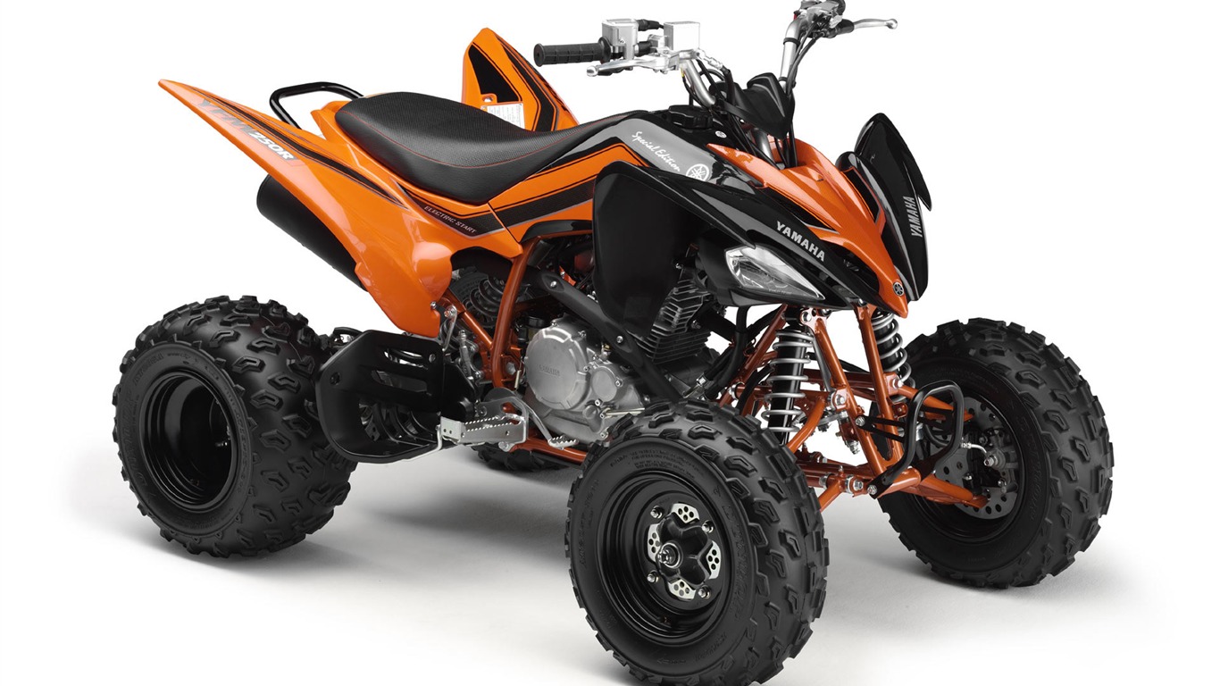 Čtyři YAMAHA tapety (1) #1 - 1366x768