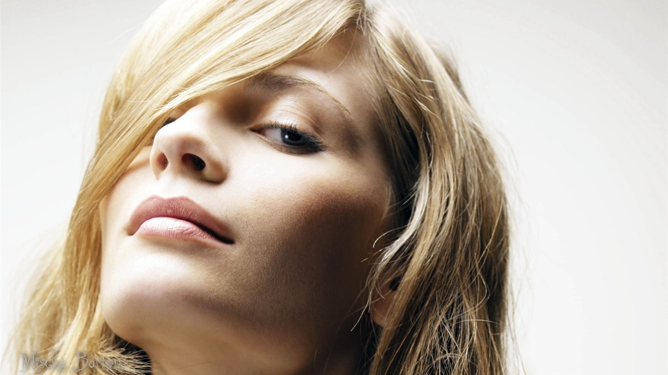 Mischa Barton krásnou tapetu #26 - 1366x768