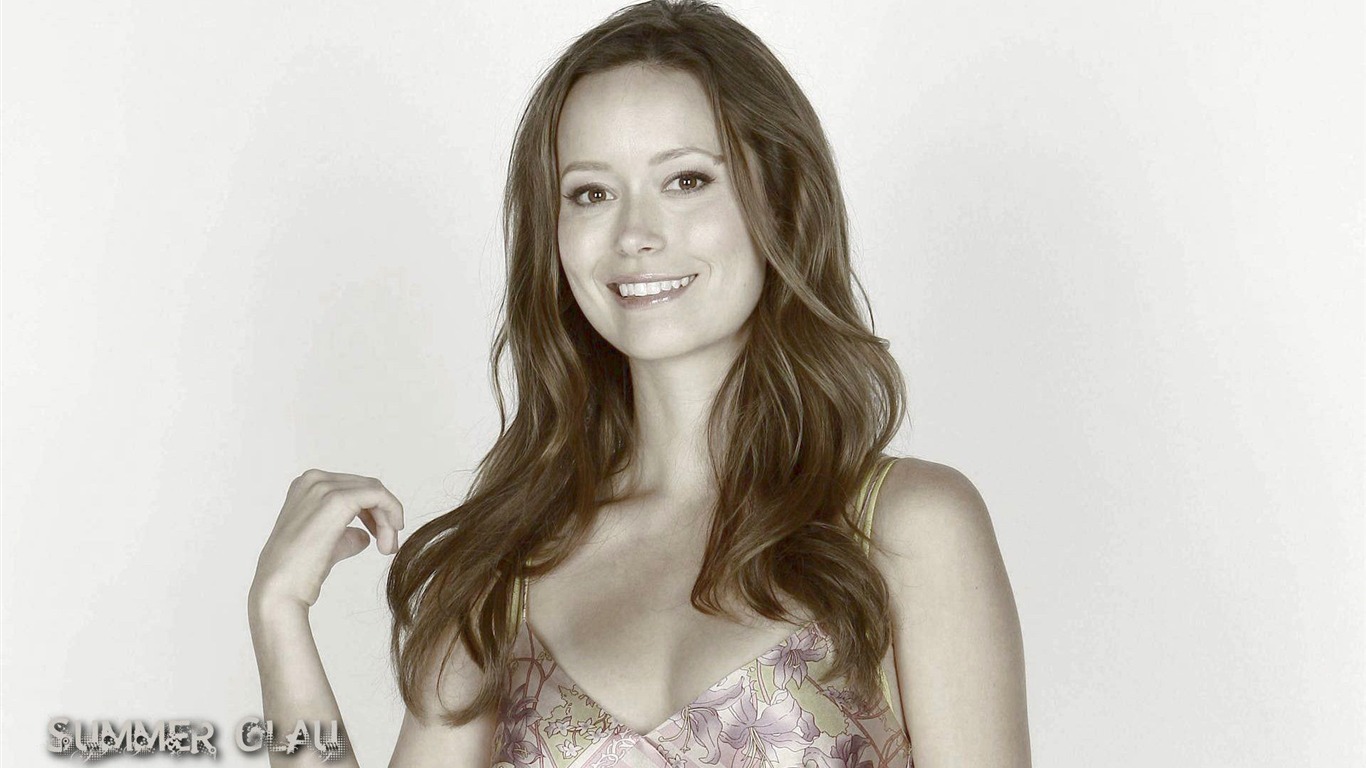 Summer Glau krásnou tapetu #11 - 1366x768