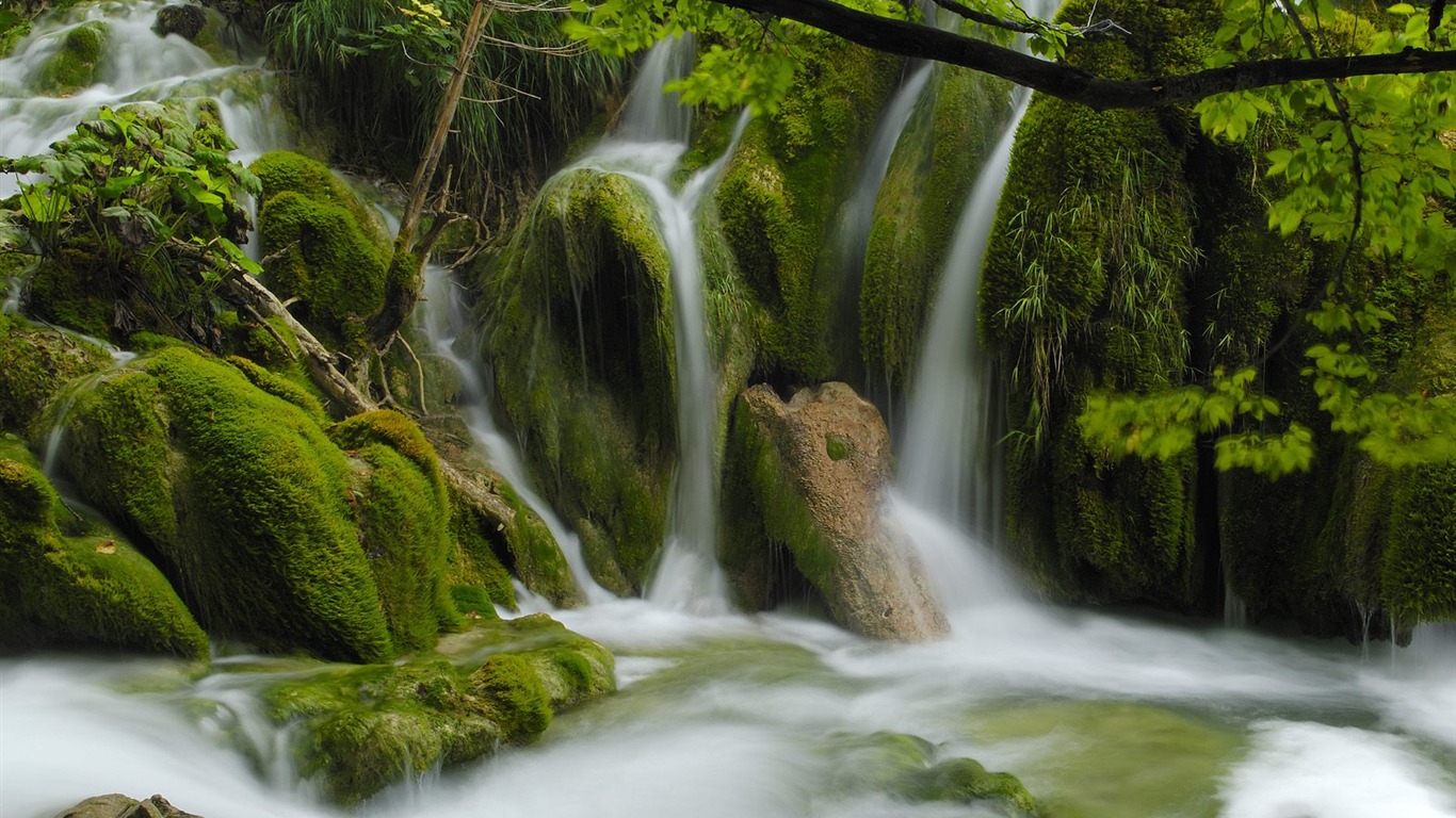 Waterfall streams wallpaper (10) #20 - 1366x768