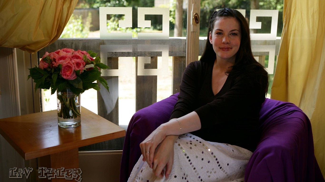 Liv Tyler beautiful wallpaper #11 - 1366x768