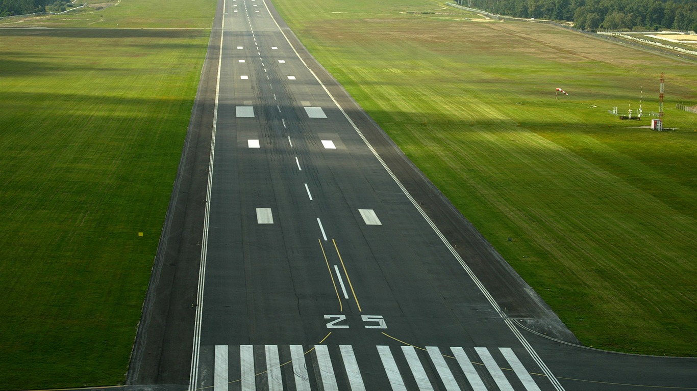 HD Photo fondos de escritorio de aeronaves civiles (2) #6 - 1366x768