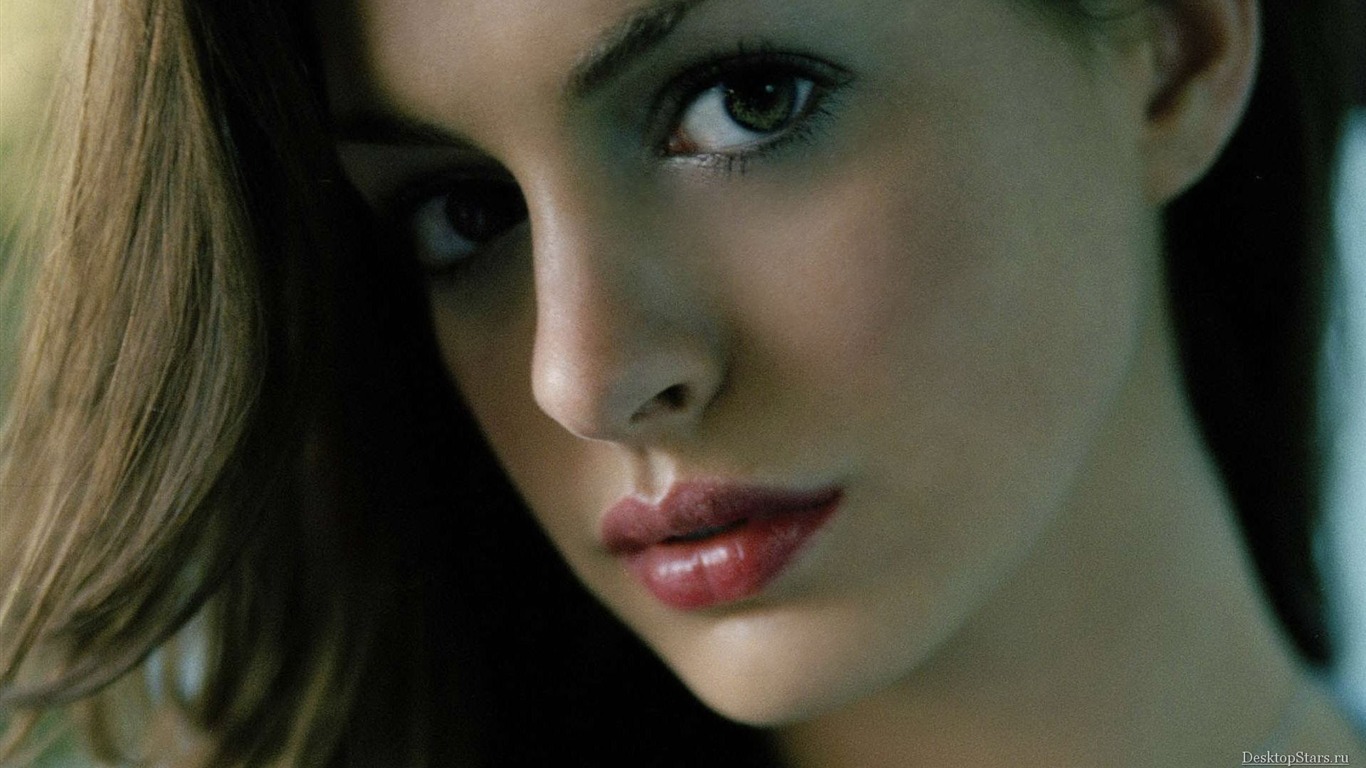 Anne Hathaway beautiful wallpaper (2) #10 - 1366x768