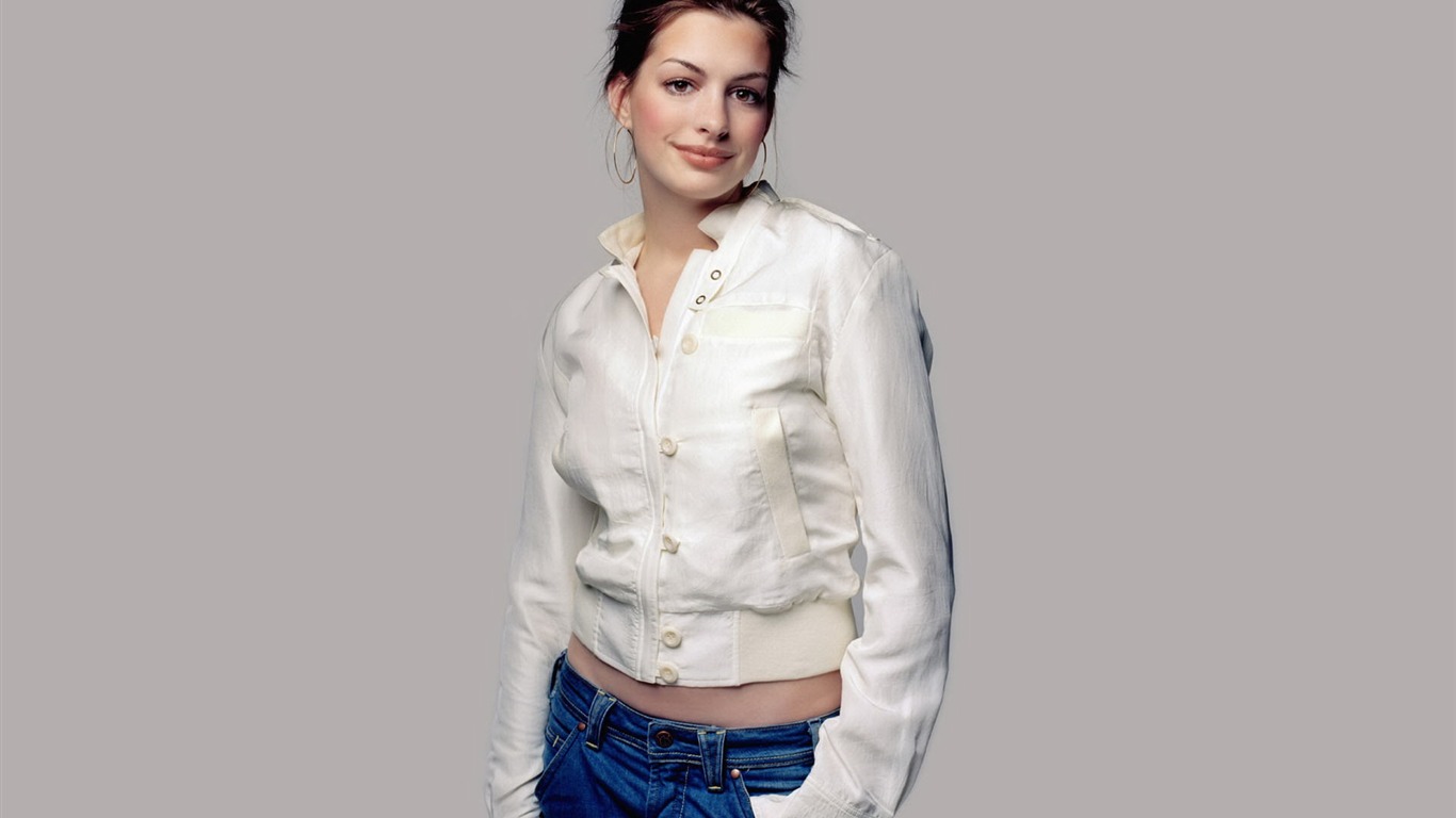 Anne Hathaway beautiful wallpaper (2) #15 - 1366x768