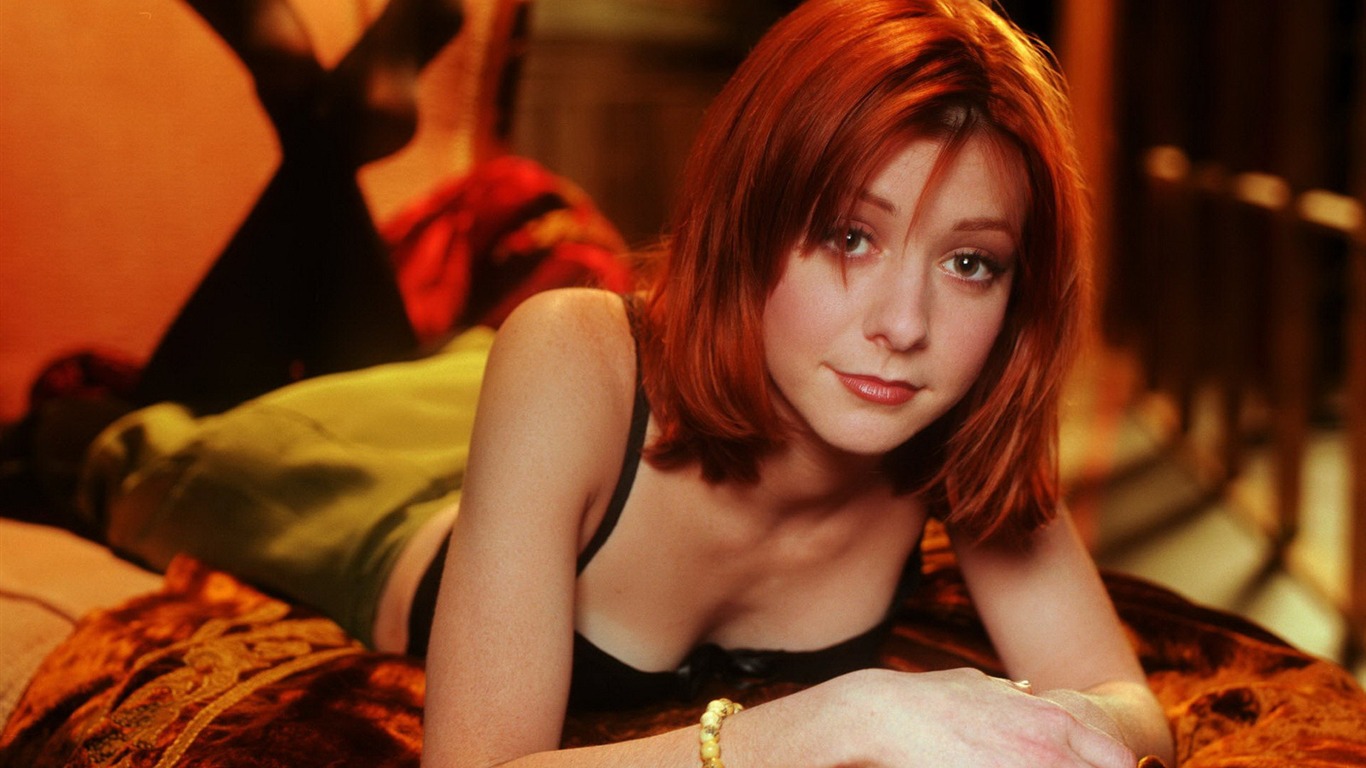 Alyson Hannigan beautiful wallpaper #20 - 1366x768