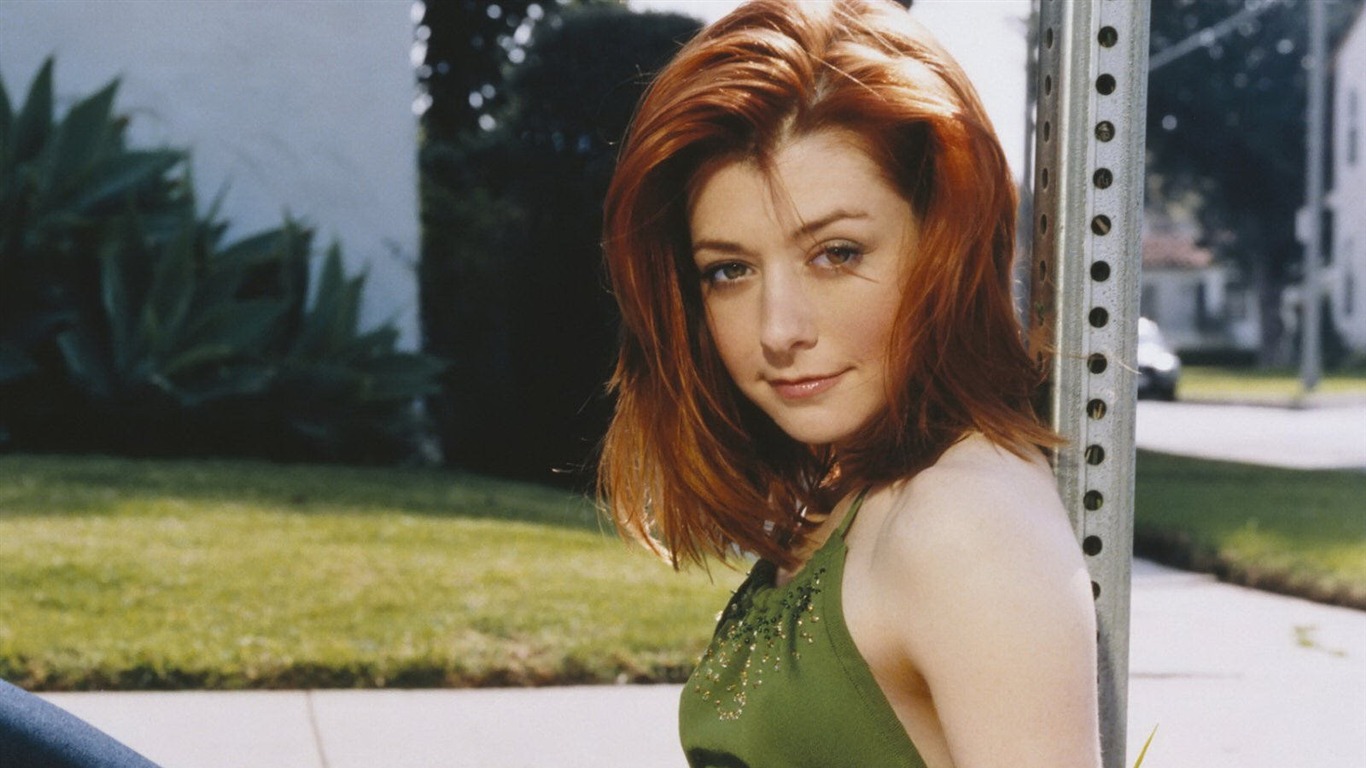 Alyson Hannigan beautiful wallpaper #22 - 1366x768