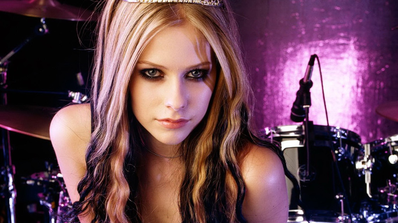 Avril Lavigne krásnou tapetu (3) #1 - 1366x768