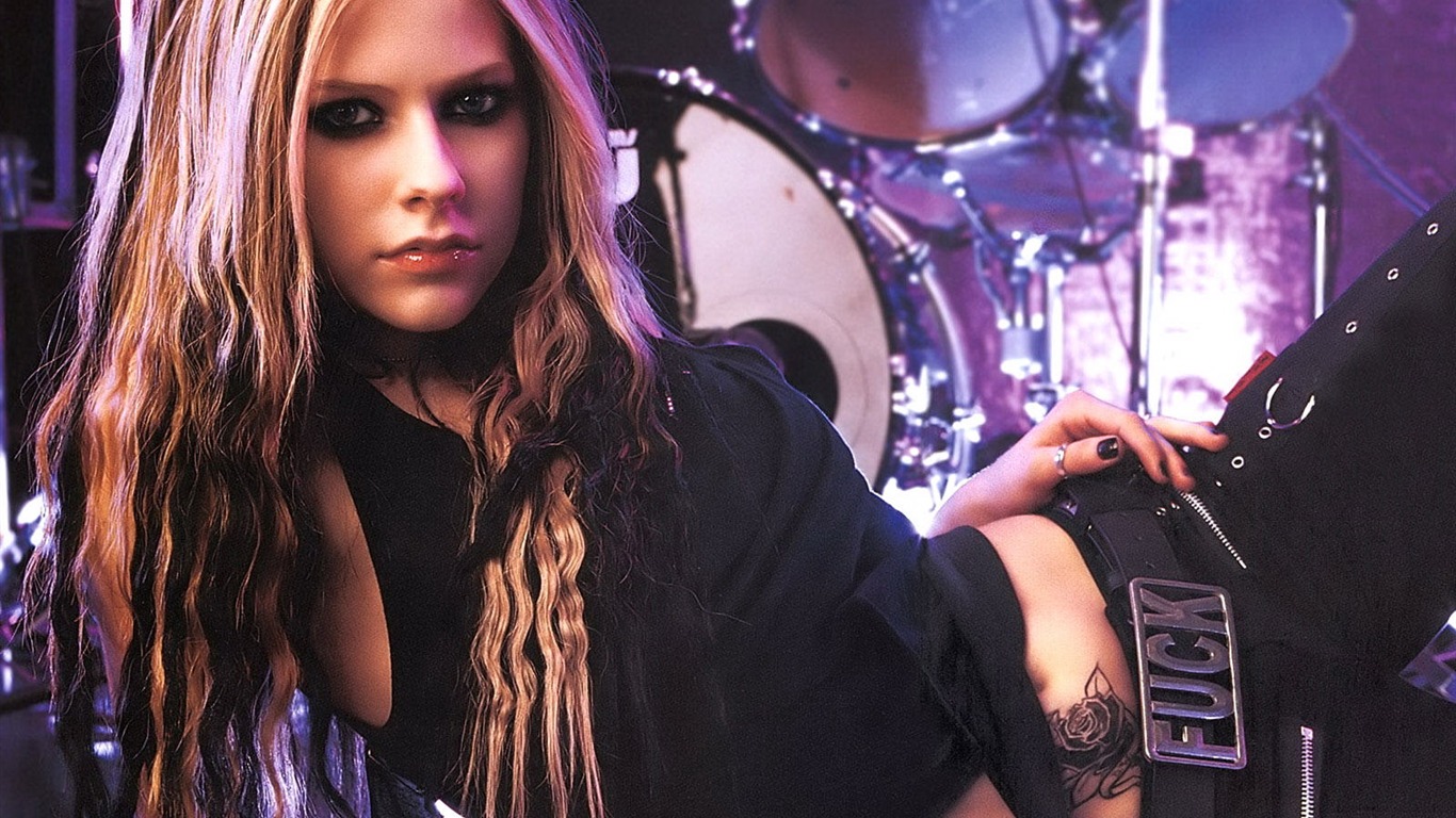 Avril Lavigne krásnou tapetu (3) #2 - 1366x768