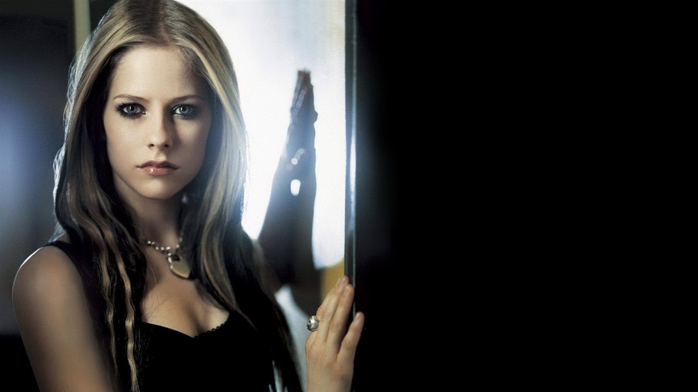 Avril Lavigne hermoso fondo de pantalla (3) #4 - 1366x768