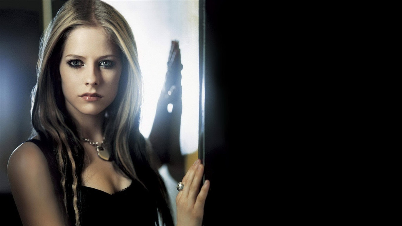 Avril Lavigne 艾薇兒·拉維尼 美女壁紙(三) #4 - 1366x768
