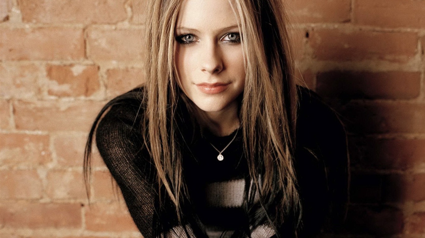 Avril Lavigne krásnou tapetu (3) #16 - 1366x768