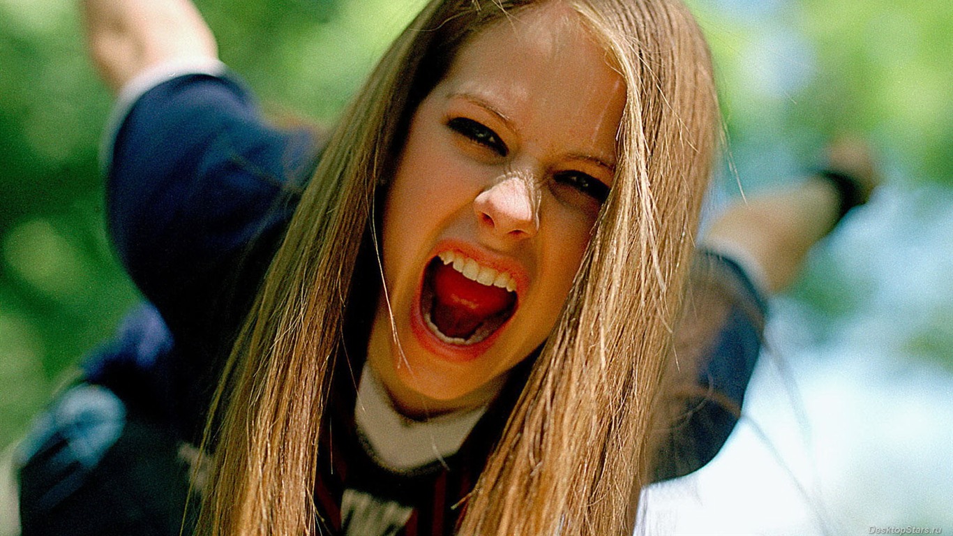 Avril Lavigne krásnou tapetu (3) #19 - 1366x768