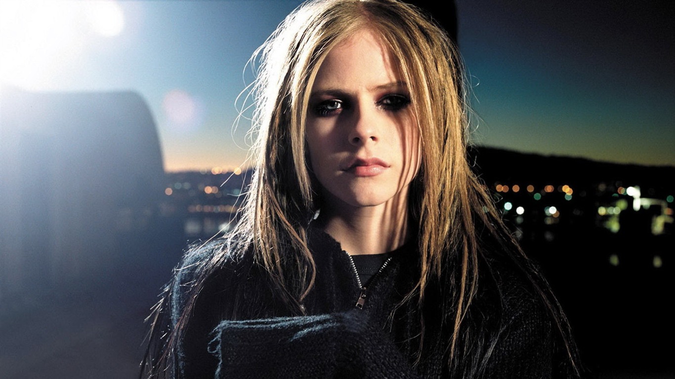 Avril Lavigne krásnou tapetu (3) #24 - 1366x768