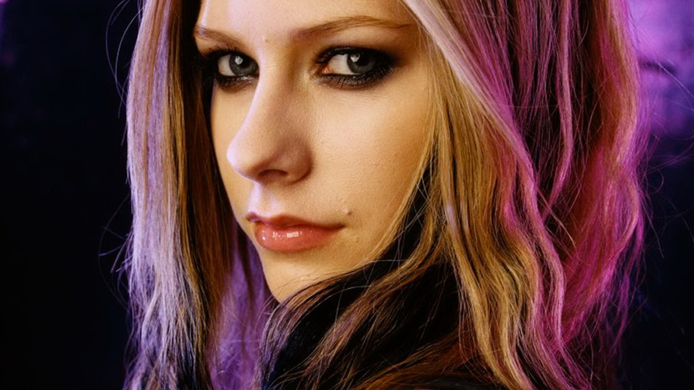 Avril Lavigne krásnou tapetu (3) #25 - 1366x768