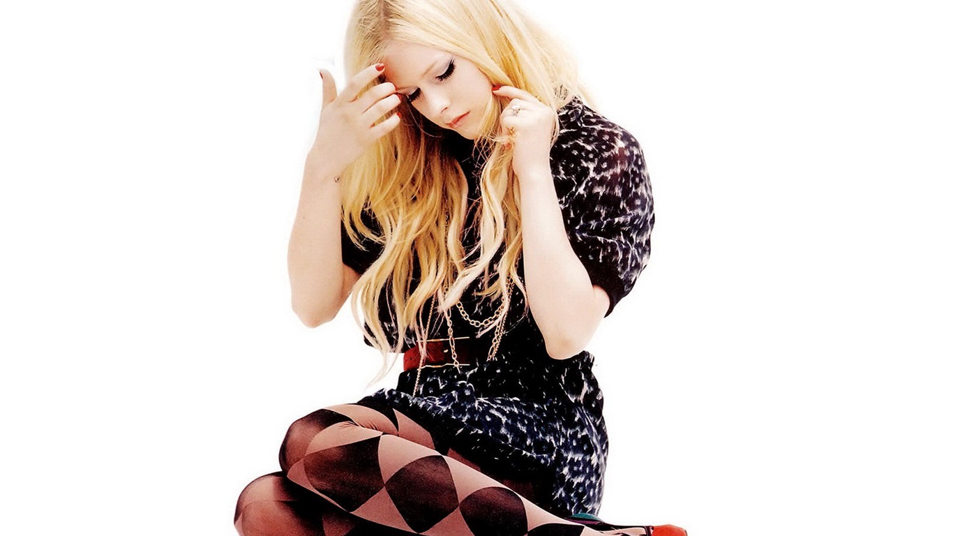 Avril Lavigne 艾薇儿·拉维妮 美女壁纸(三)41 - 1366x768