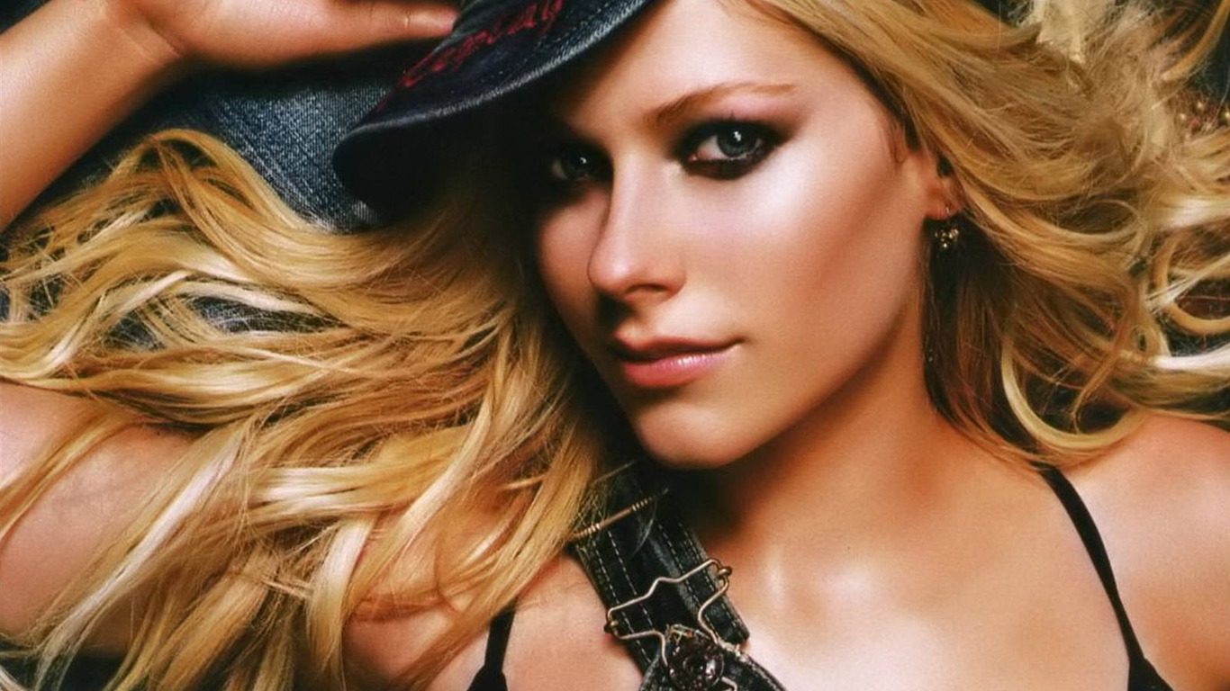 Avril Lavigne krásnou tapetu (3) #47 - 1366x768