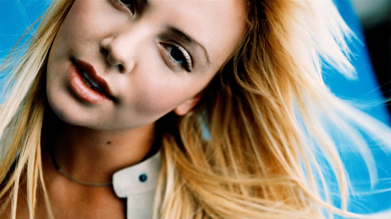 Charlize Theron 查理茲·塞隆 美女壁紙(二) #16 - 1366x768