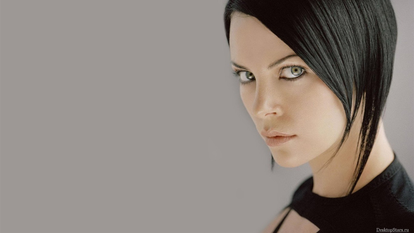 Charlize Theron beautiful wallpaper (2) #22 - 1366x768