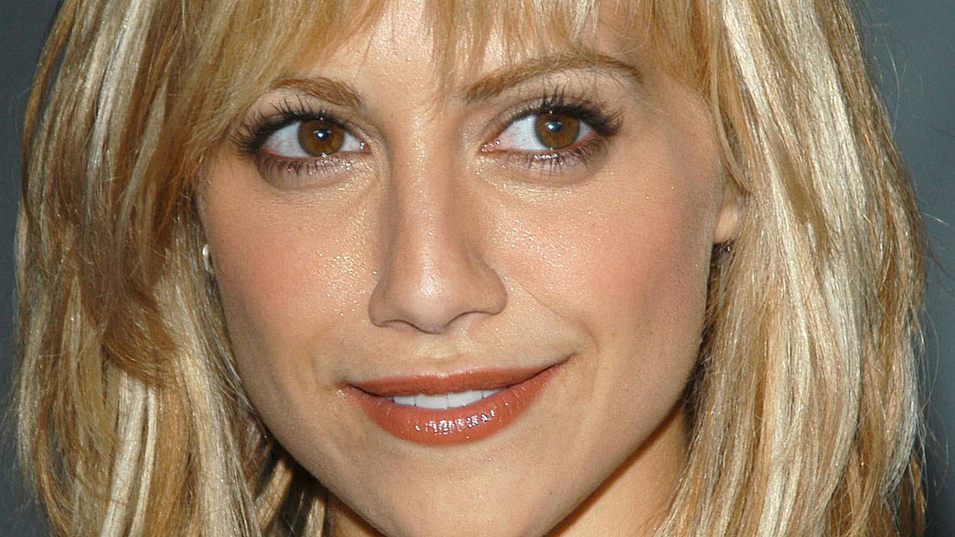 Brittany Murphy beautiful wallpaper #13 - 1366x768