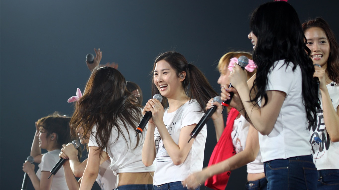 Girls Generation concert wallpaper (1) #2 - 1366x768