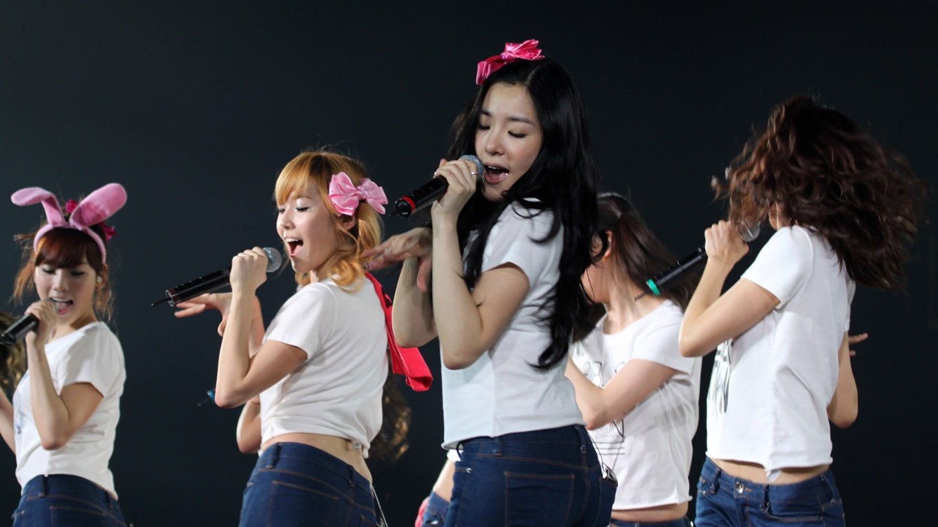 Girls Generation concert wallpaper (1) #5 - 1366x768