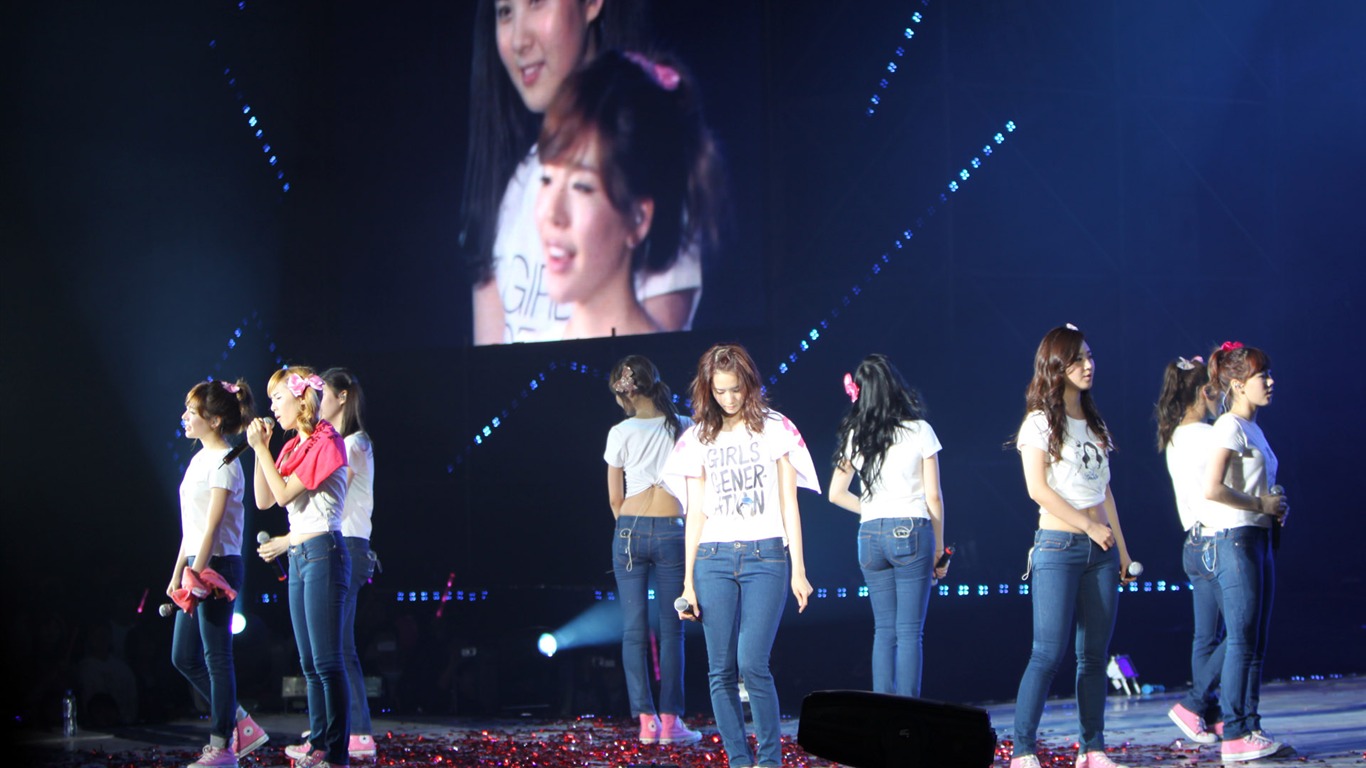 Girls Generation concert wallpaper (1) #13 - 1366x768