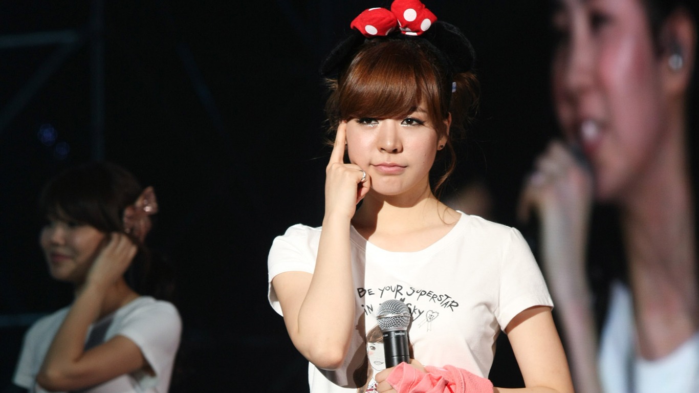 Girls Generation concert wallpaper (2) #5 - 1366x768