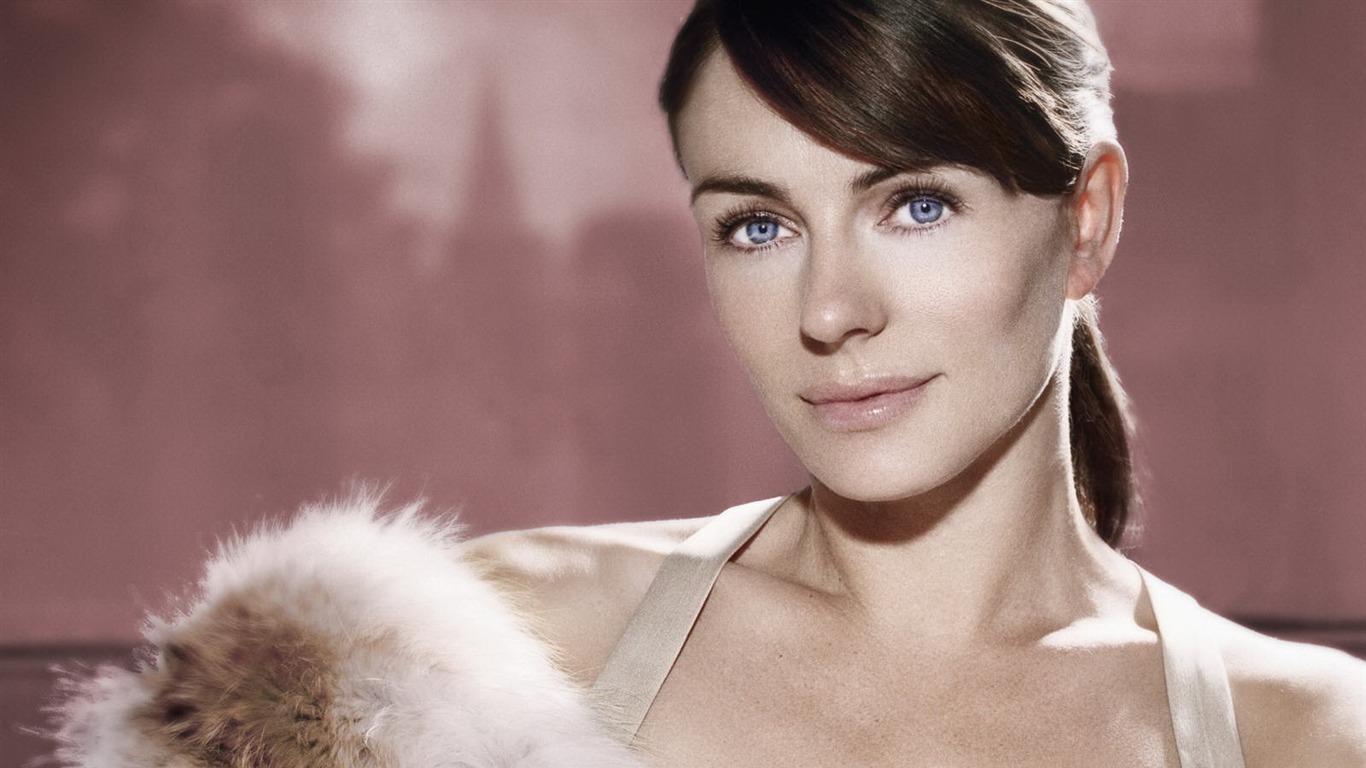 Elizabeth Hurley krásnou tapetu #36 - 1366x768