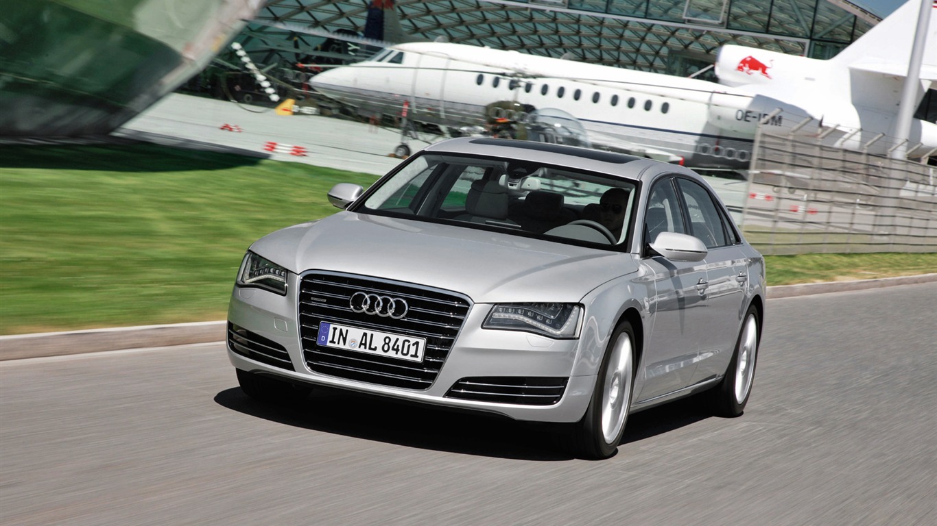 Audi A8 L 3.0 TFSI Quattro - 2010 HD wallpaper #27 - 1366x768