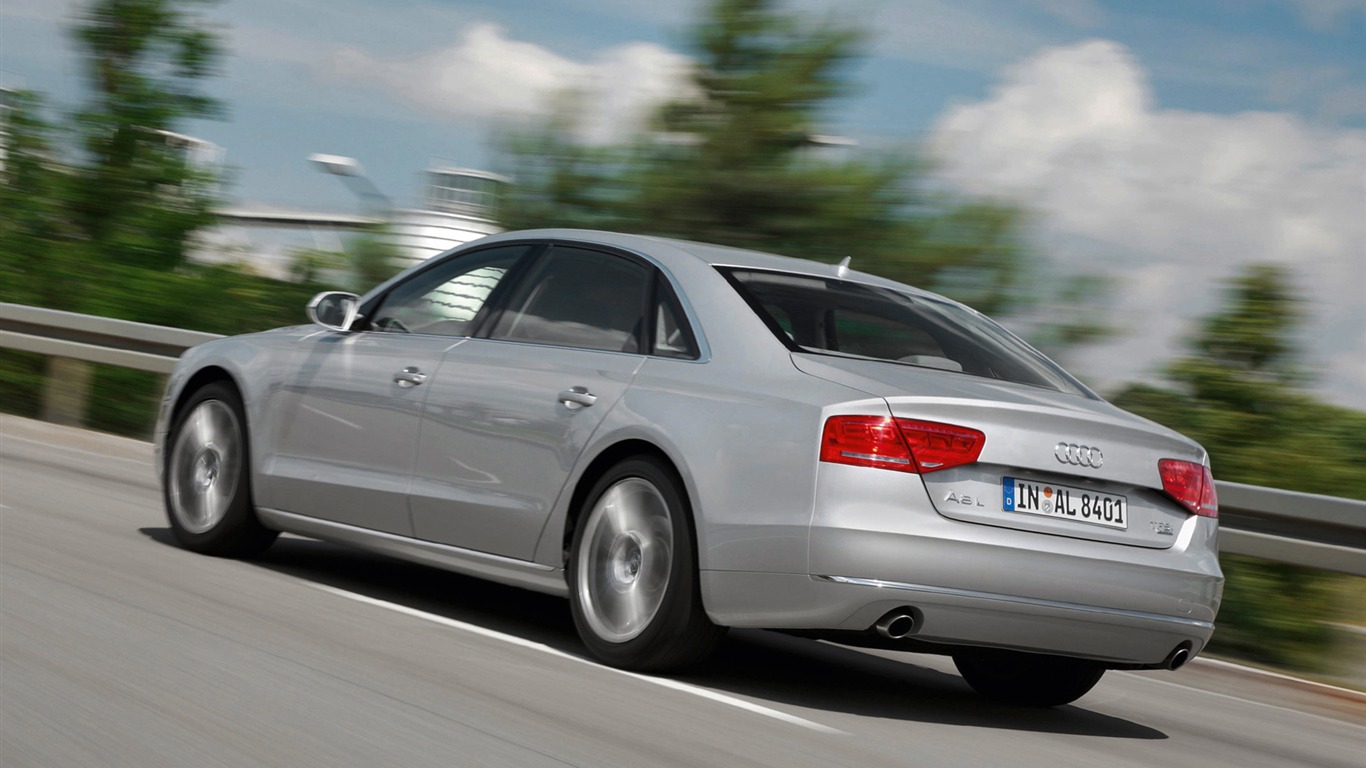 Audi A8 L 3.0 TFSI Quattro - 2010 高清壁纸30 - 1366x768