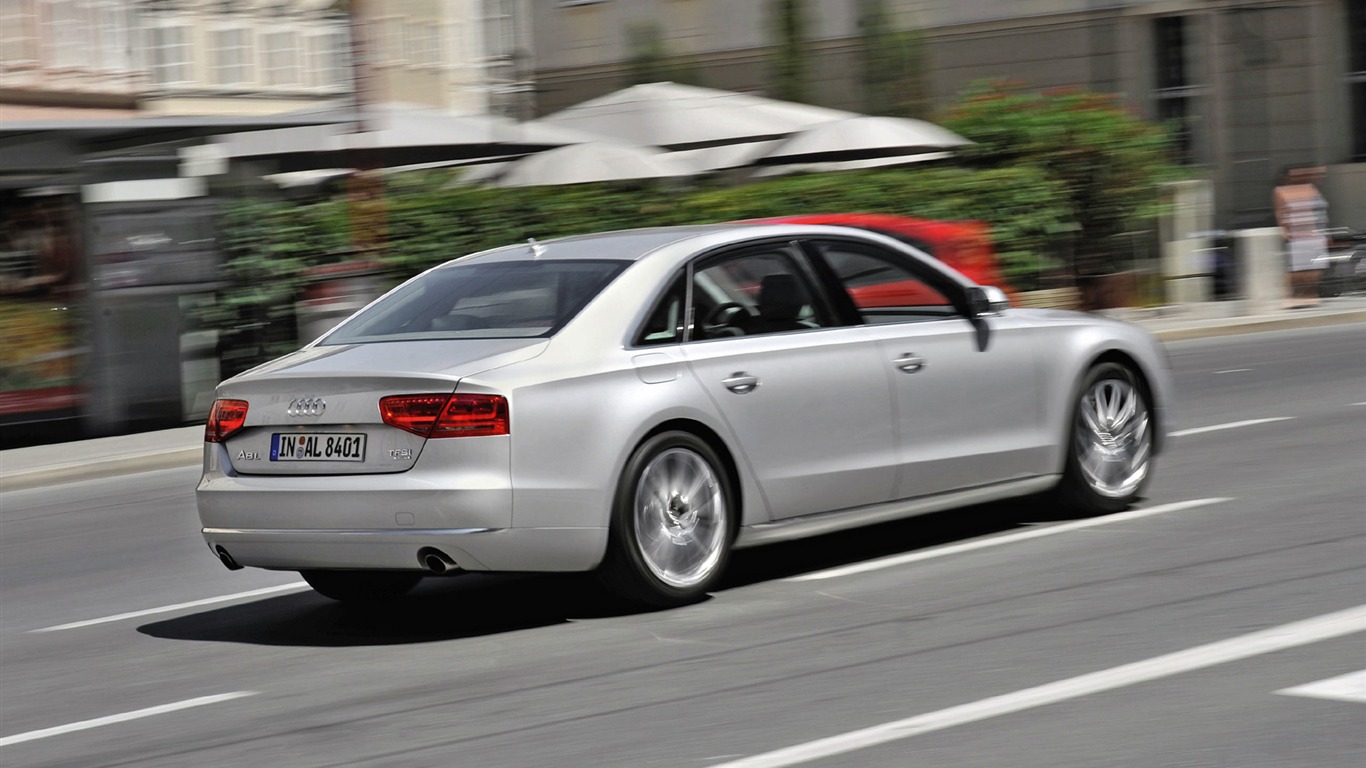 Audi A8 L 3.0 TFSI Quattro - 2010 高清壁纸32 - 1366x768