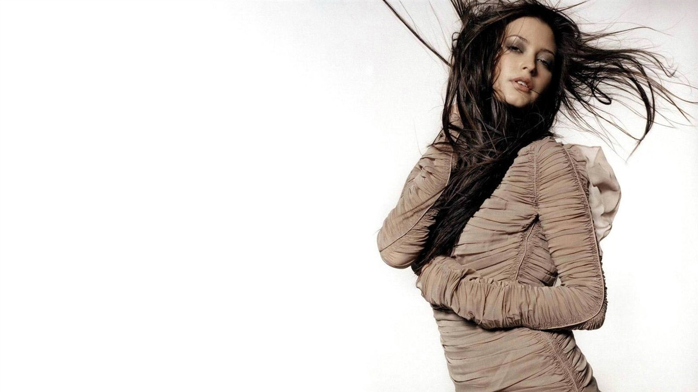 Holly Valance beau fond d'écran #16 - 1366x768