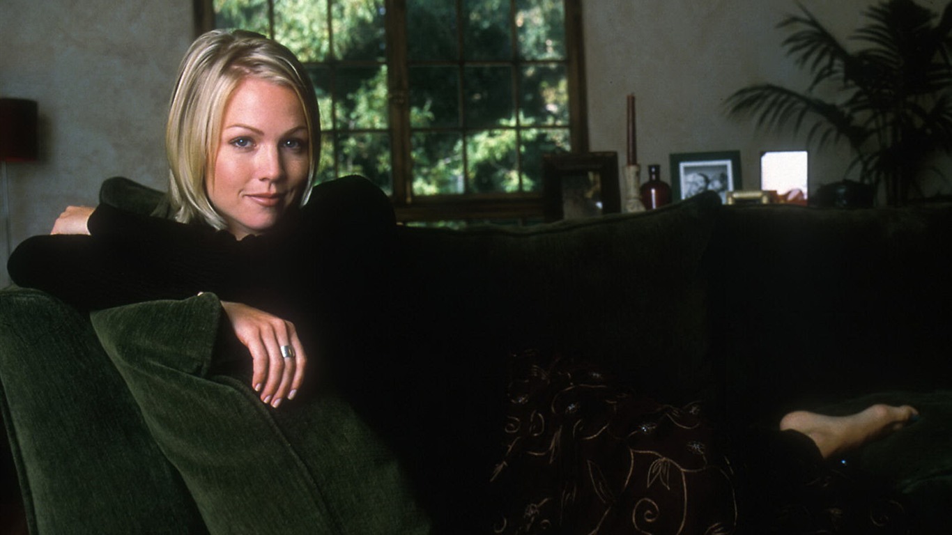 Jennie Garth krásnou tapetu #23 - 1366x768