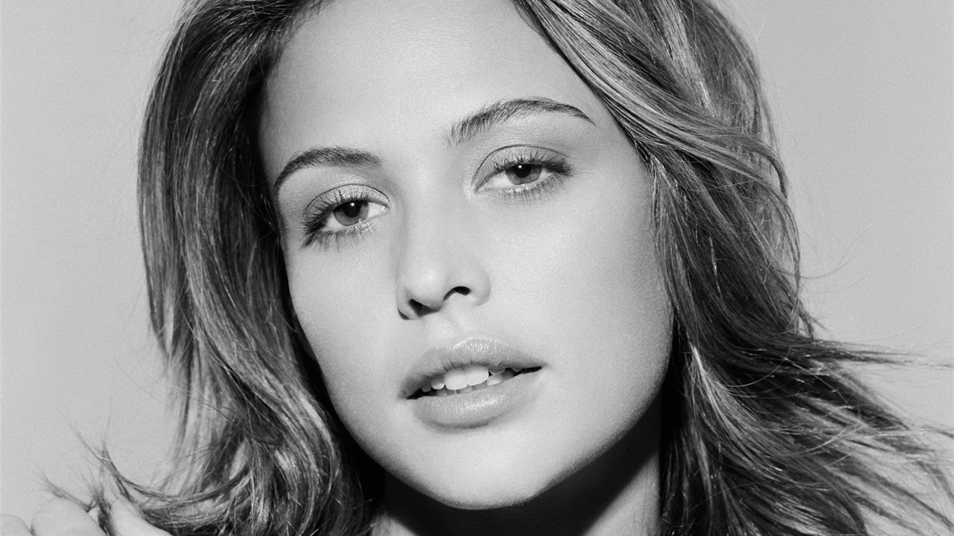 Josie Maran 琼斯·玛瑞 美女壁纸6 - 1366x768