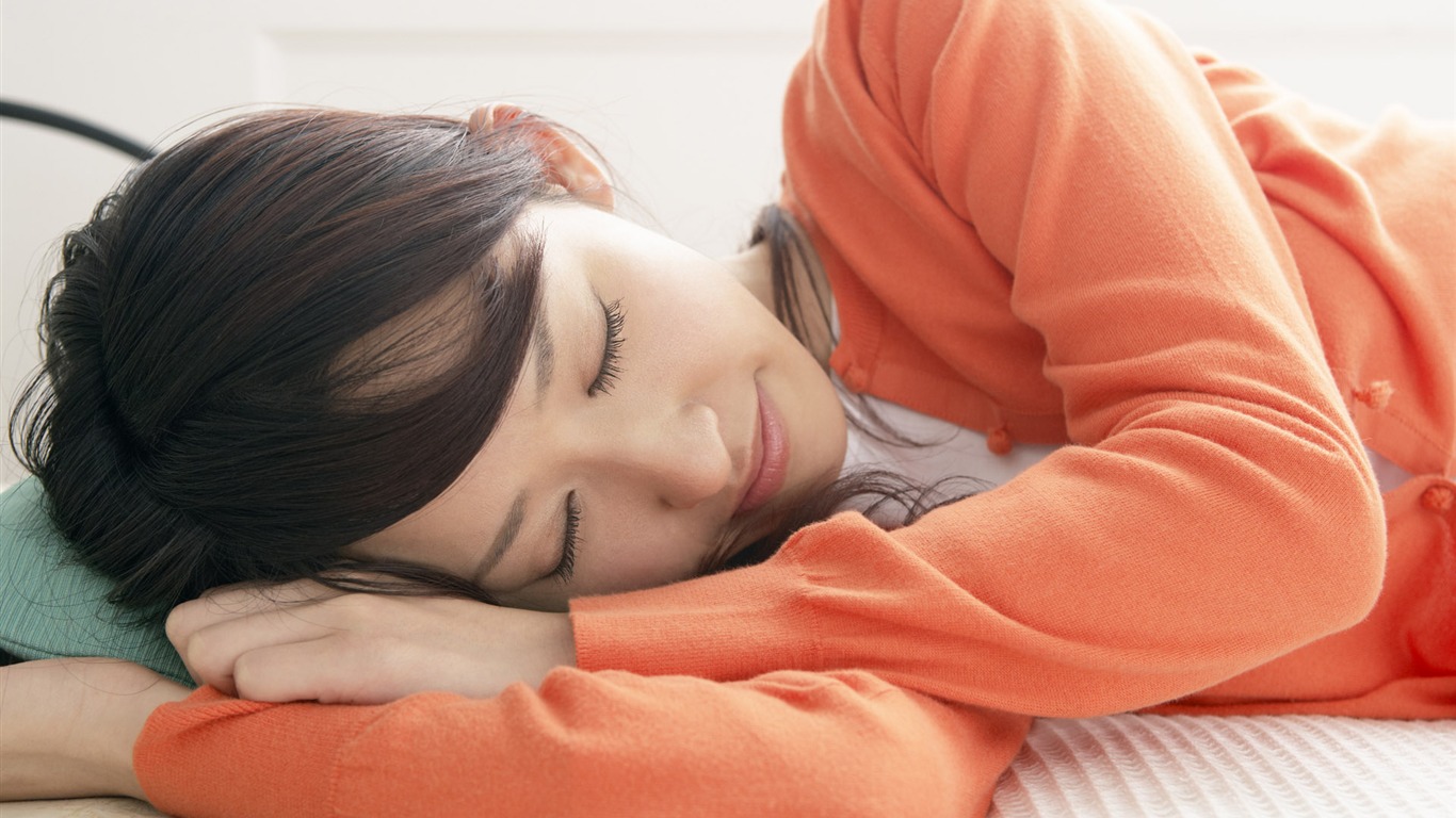 Lives of women HD wallpaper (2) #17 - 1366x768
