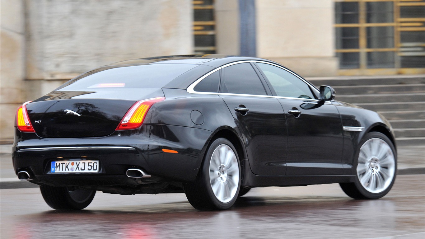 Jaguar XJL - 2010 HD wallpaper #1 - 1366x768
