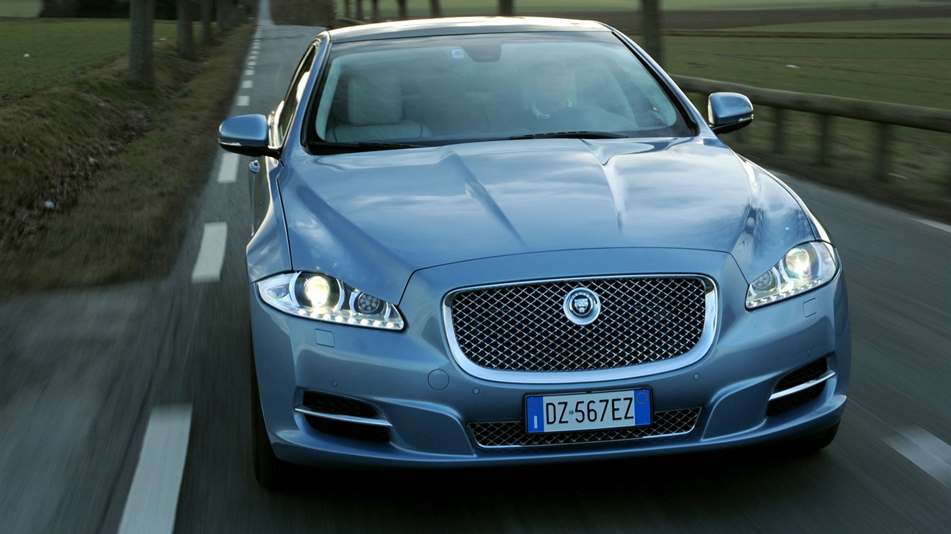 Jaguar XJL - 2010 HD wallpaper #9 - 1366x768