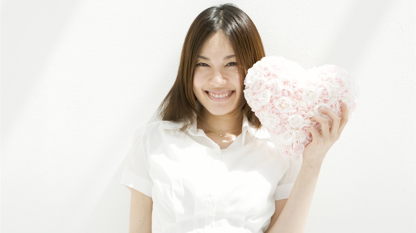 Lives of women HD wallpaper (3) #9 - 1366x768