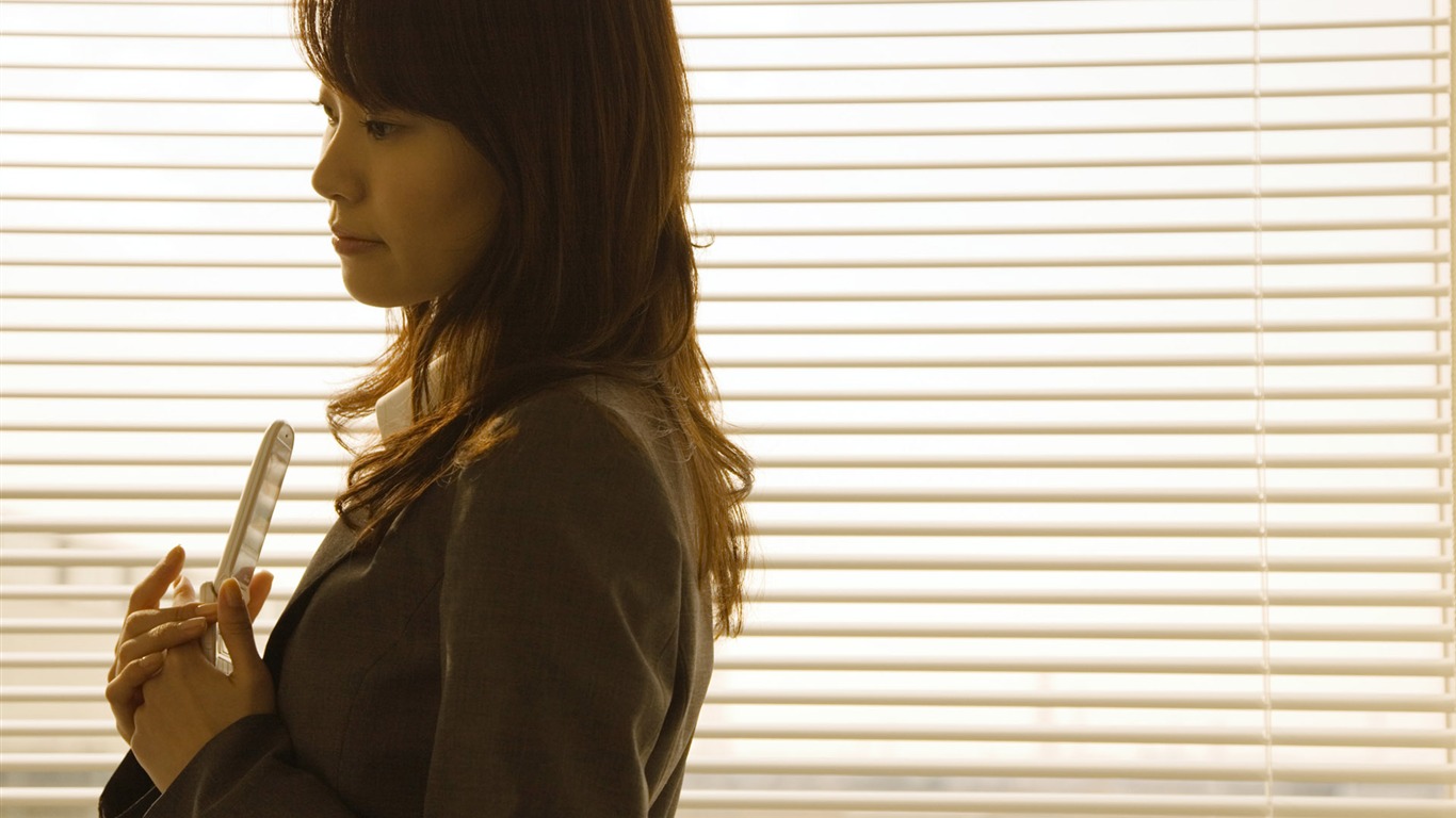 Lives of women HD wallpaper (3) #18 - 1366x768