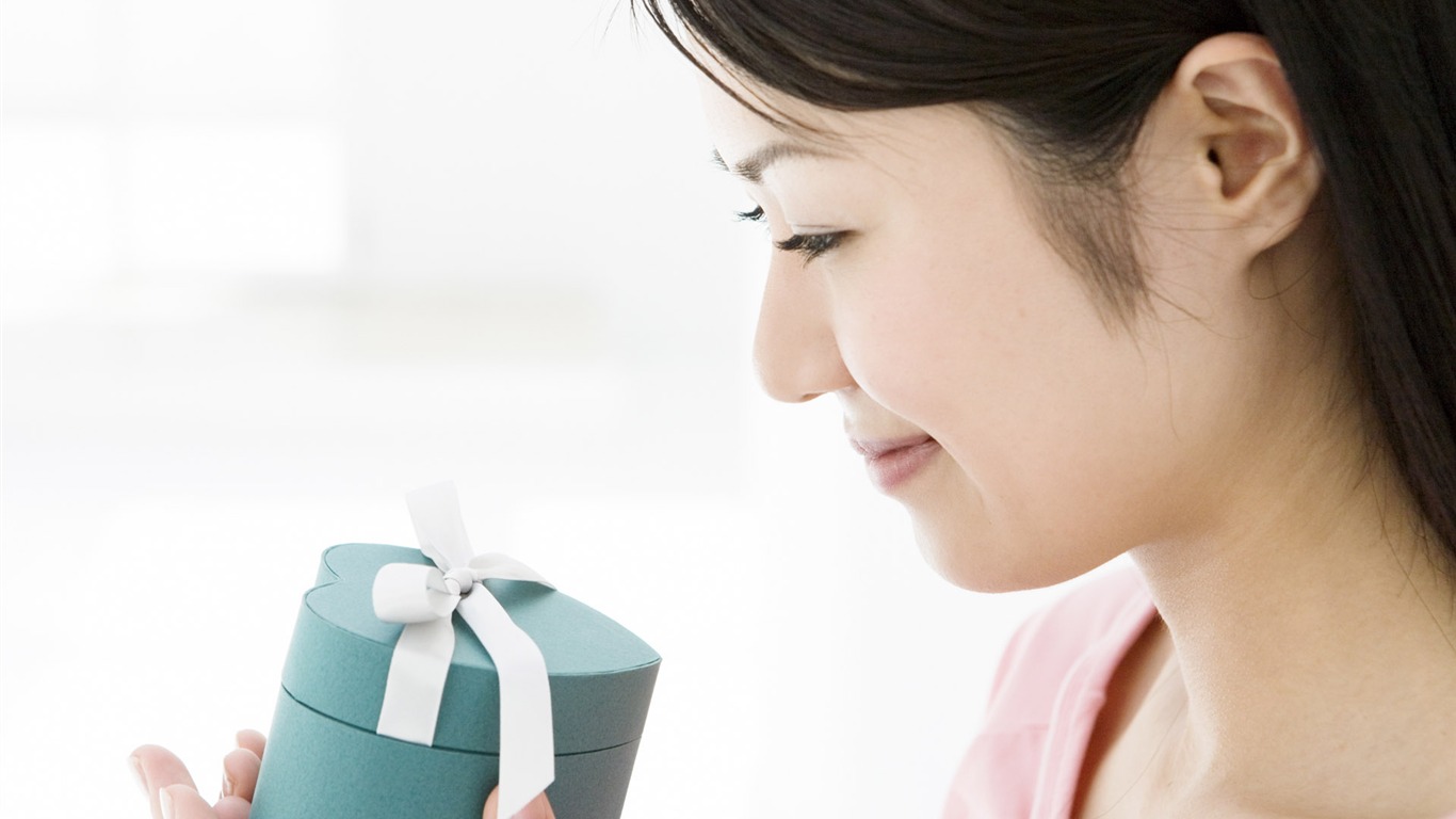 Lives of women HD wallpaper (4) #16 - 1366x768