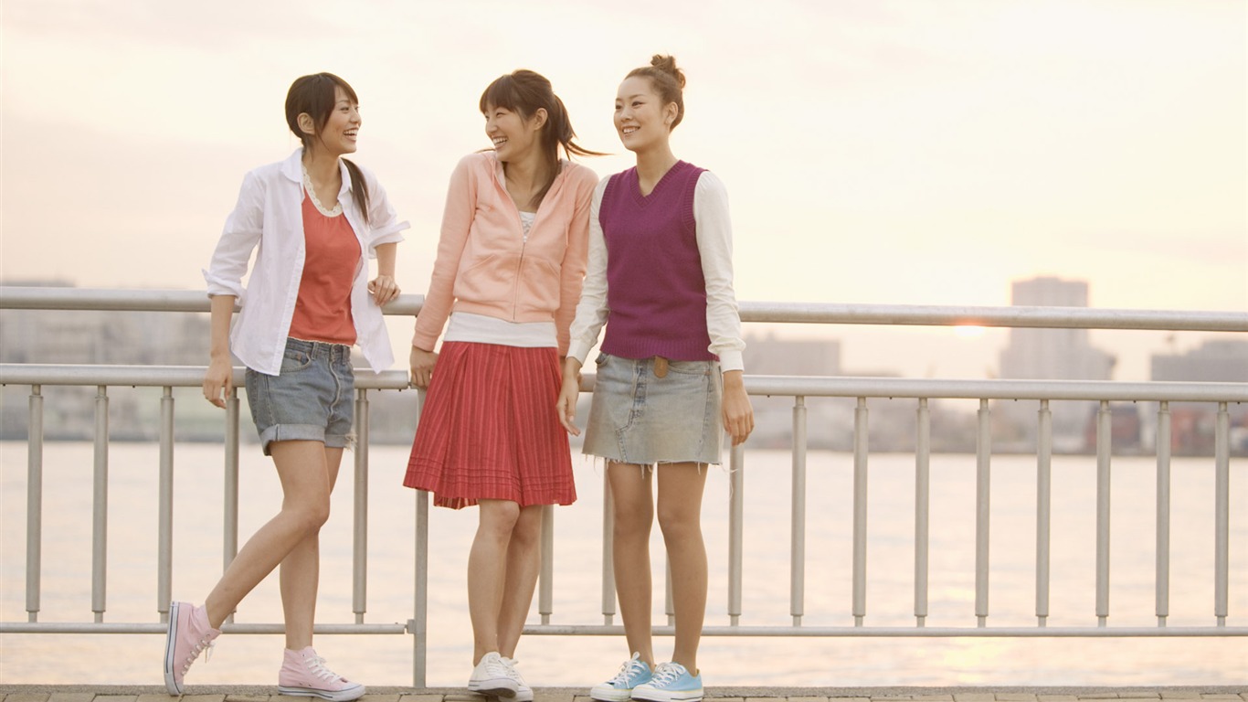 Lives of women HD wallpaper (5) #20 - 1366x768