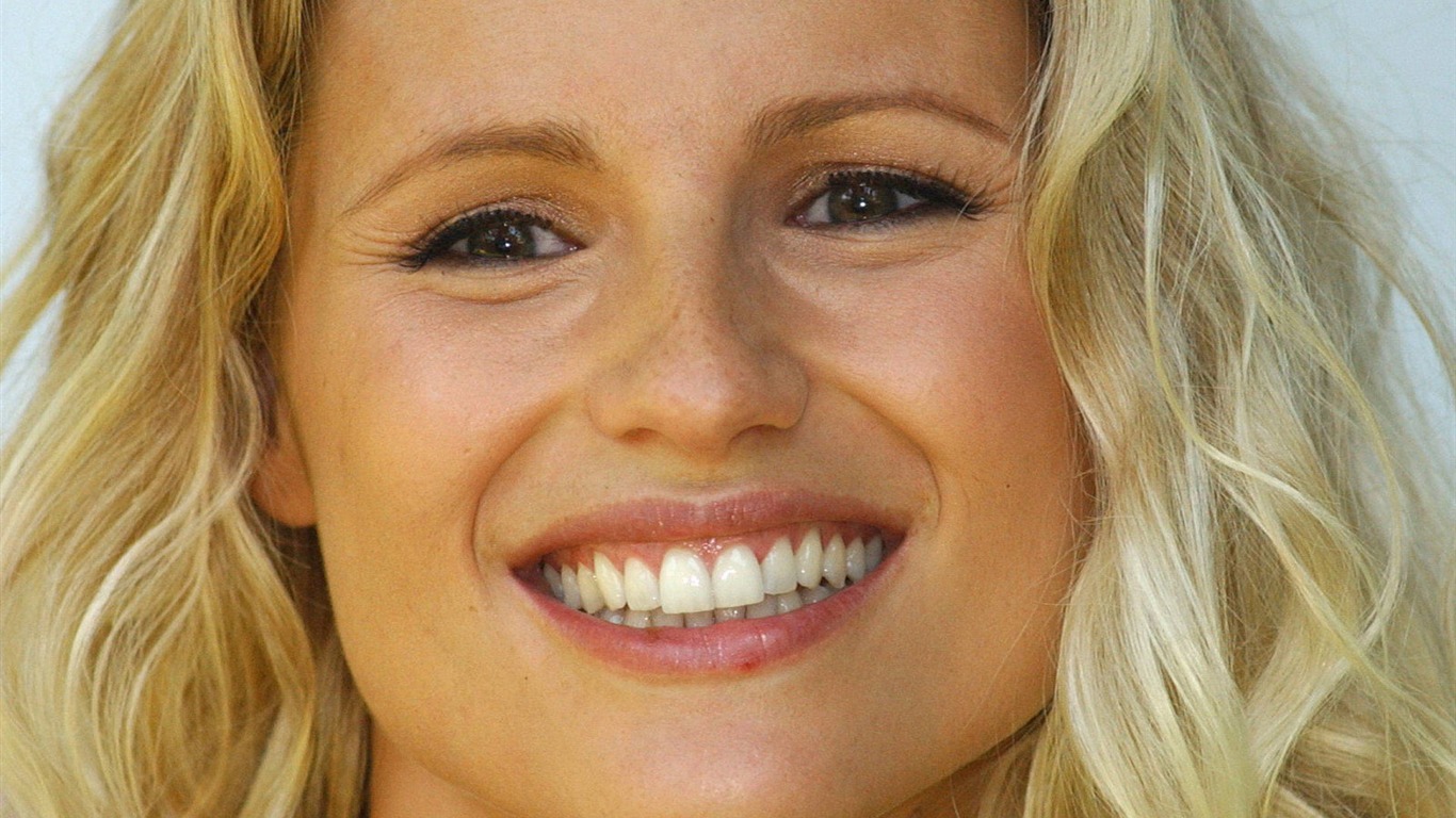 Michelle Hunziker schöne Tapete #15 - 1366x768