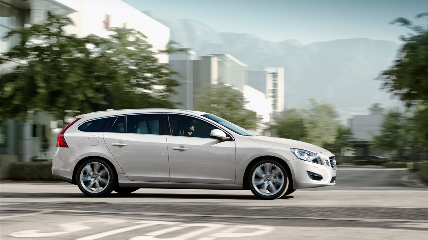 Volvo V60 - 2010 HD Wallpaper #8 - 1366x768