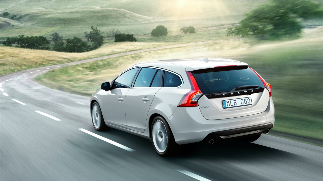 Volvo V60 - 2010 HD Wallpaper #13 - 1366x768