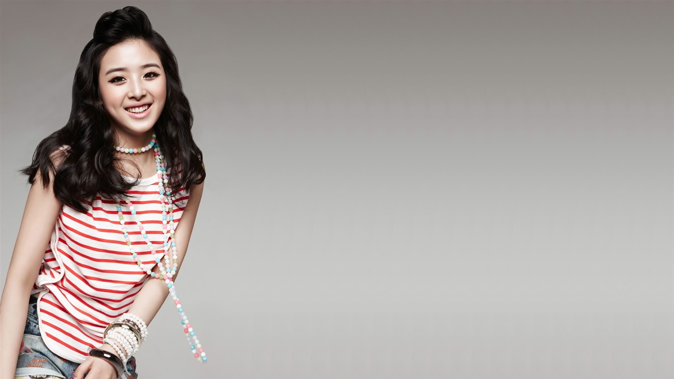 Zhang Han Yun beautiful wallpaper #12 - 1366x768
