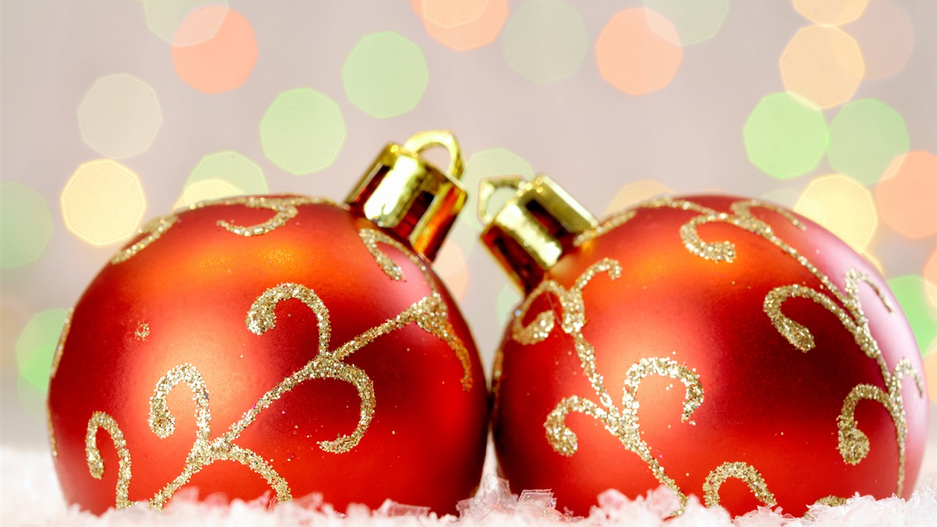 Christmas balls wallpaper (1) #8 - 1366x768