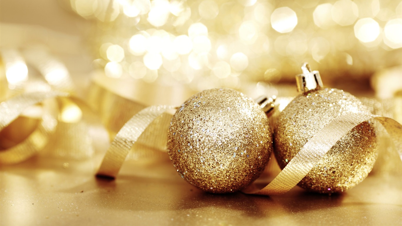 Christmas balls wallpaper (1) #20 - 1366x768