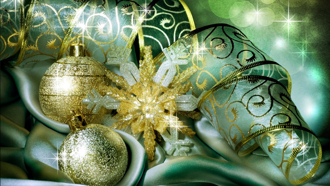 Christmas balls wallpaper (2) #4 - 1366x768