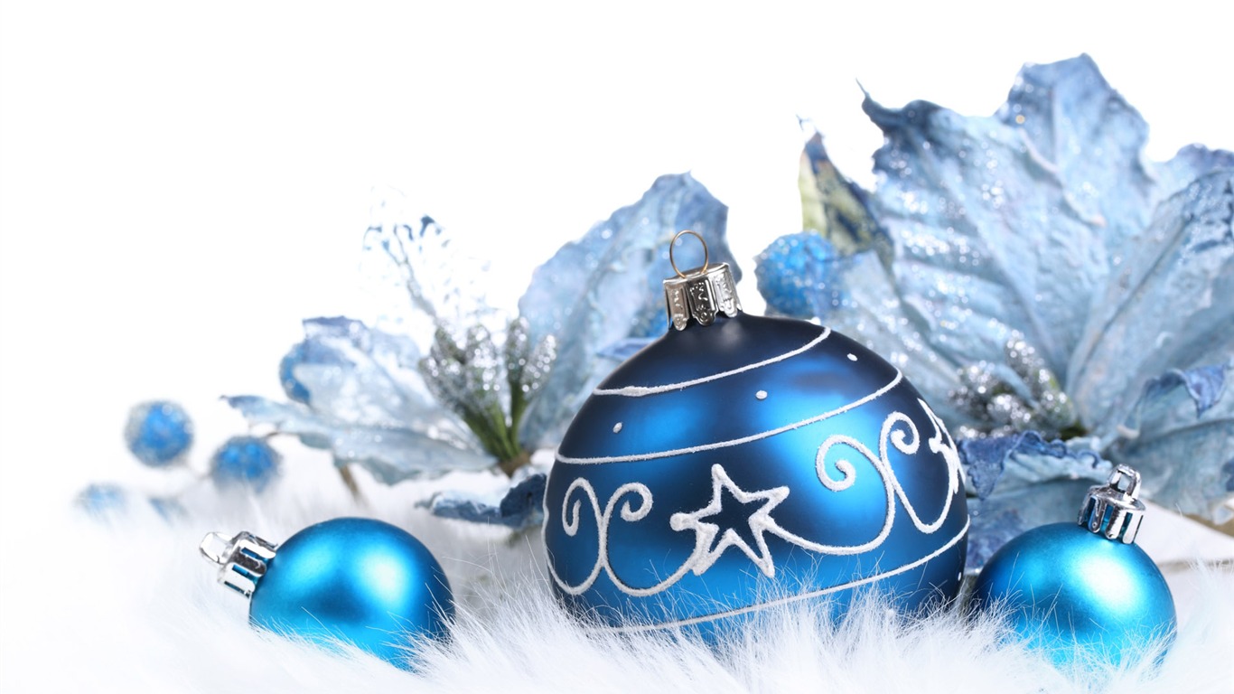 Christmas balls wallpaper (2) #7 - 1366x768