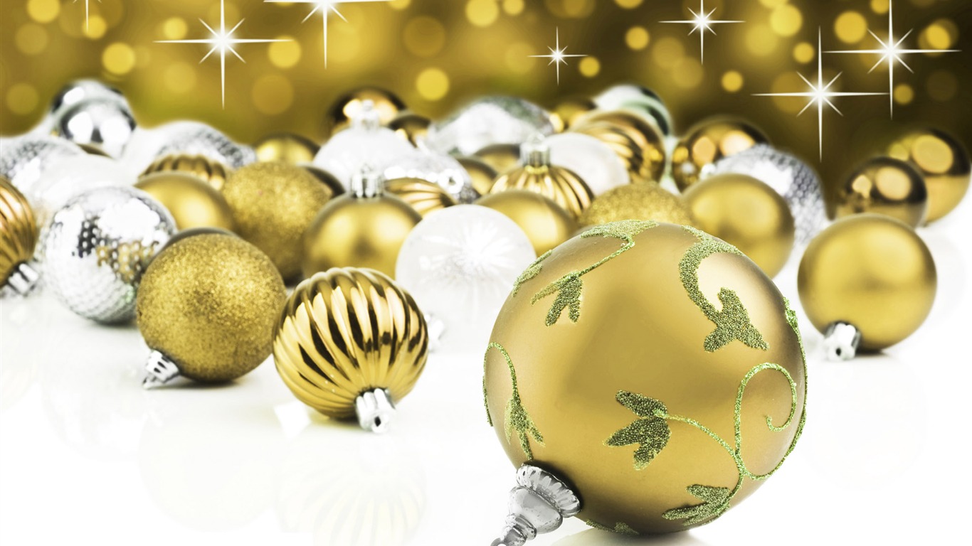 Christmas balls wallpaper (2) #19 - 1366x768